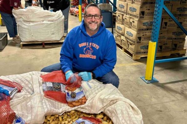 Diagnosed with Cancer, Texas Man Set Out to Volunteer in All 50 States