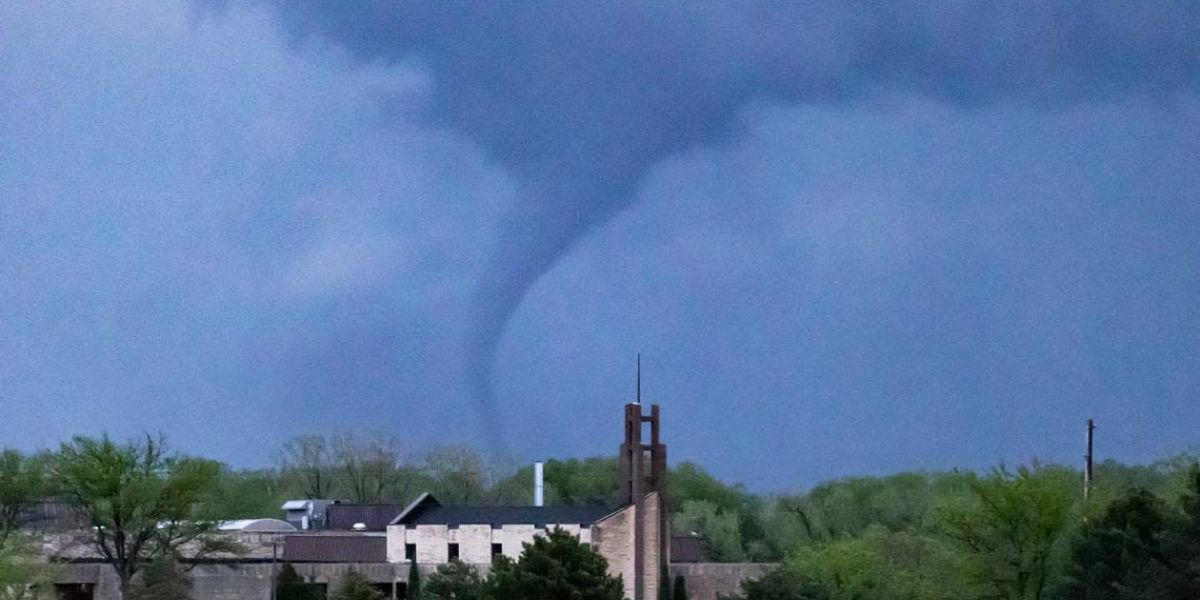 NWS warns of supercells, large Hail, and Tornado risk early this Week (2)