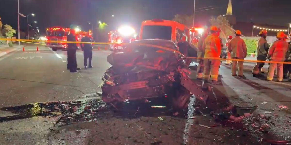 San Fernando Valley crash spreads Debris across Road, 9 people injured