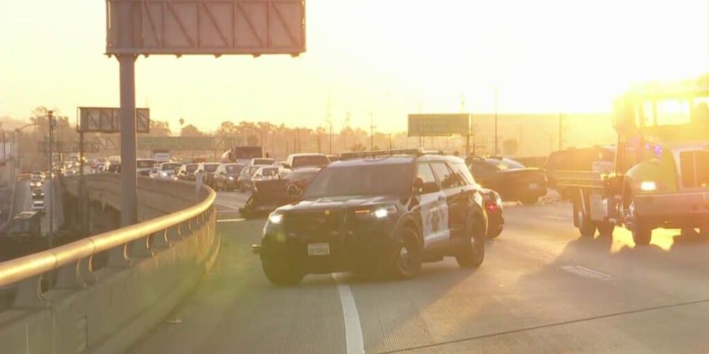 Wrong-way crash in Los Angeles killed 1, Traffic snarled on Easter Morning (1)