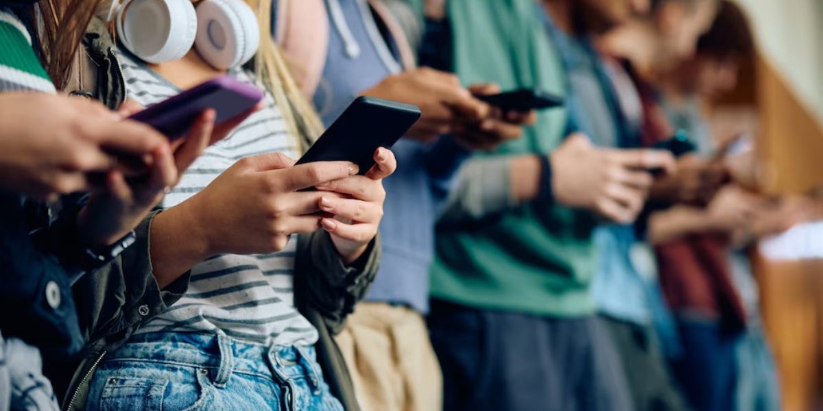‘Bell-to-Bell’ Phone Ban in Schools Approved by New York Lawmakers