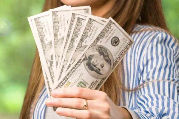 10 Career Habits That Increase Your Income More Than Any Certificate