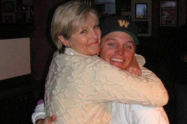Grieving Son Tries to Print Photo of Late Mom — Store Owner’s Act Leaves Him in Tears
