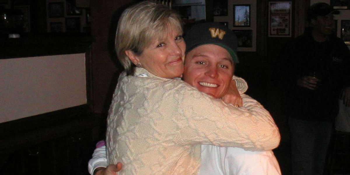 Grieving Son Tries to Print Photo of Late Mom — Store Owner’s Act Leaves Him in Tears