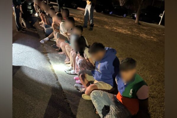 ICE cracks down on violent Venezuelan gang after deadly Chicago house party (1)