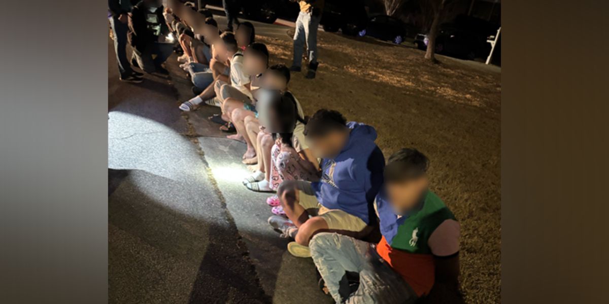 ICE cracks down on violent Venezuelan gang after deadly Chicago house party (1)