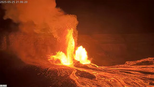 Kilauea Volcano Erupts in Hawaii, Spews 1,000-Foot Lava Fountain