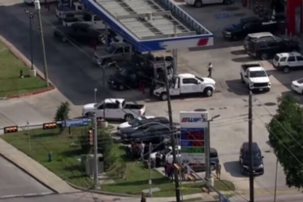 Man shot and killed by HPD officer after threatening with bat, concrete chunk