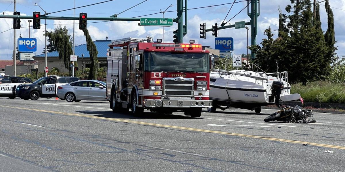 _Multi-vehicle crash in Everett claimed motorcyclist's life; traffic disrupted for hours after fatal accident
