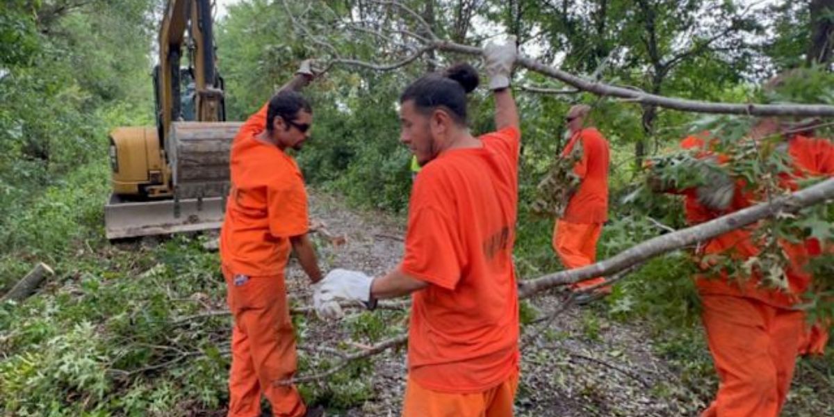 Prison Work Crew Saves Mother and 3 Children After Tornado in Oklahoma
