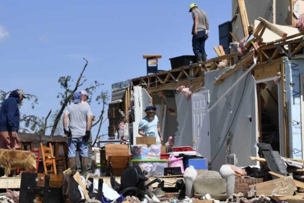 Storm Outbreak Turns Deadly 28 Dead After Tornadoes Hit Three States