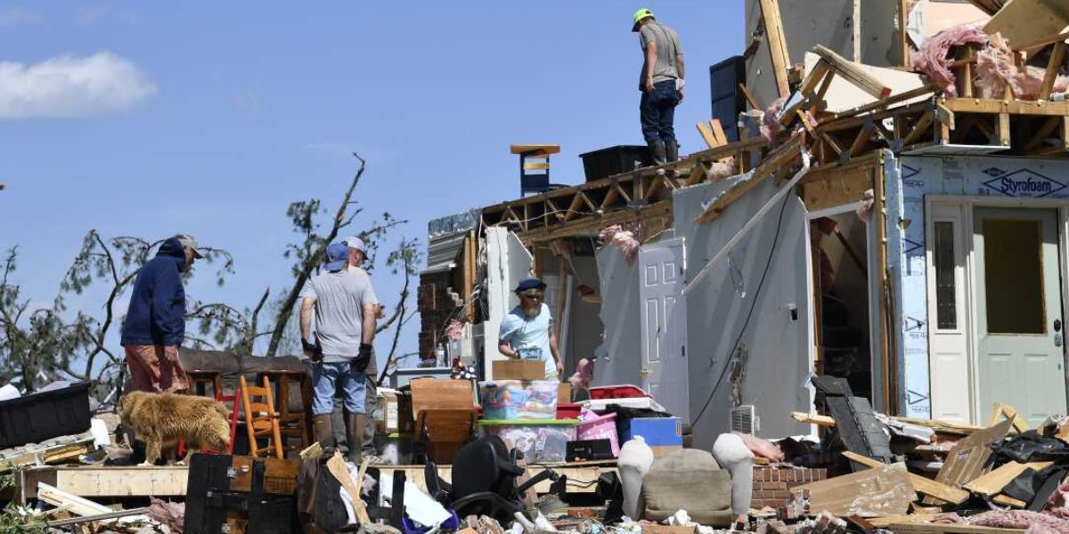 Storm Outbreak Turns Deadly 28 Dead After Tornadoes Hit Three States
