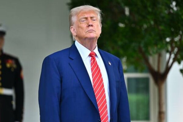 Trump Hosts Private Dinner for Top Memecoin Holders with Secret Guest List