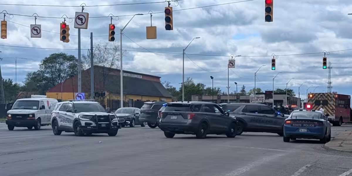 Two suspects hospitalized after crashing into school bus during Detroit chase
