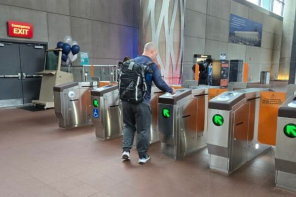 ‘Speeds Things Up’ Metro Introduces Contactless Payment at Fare Gates