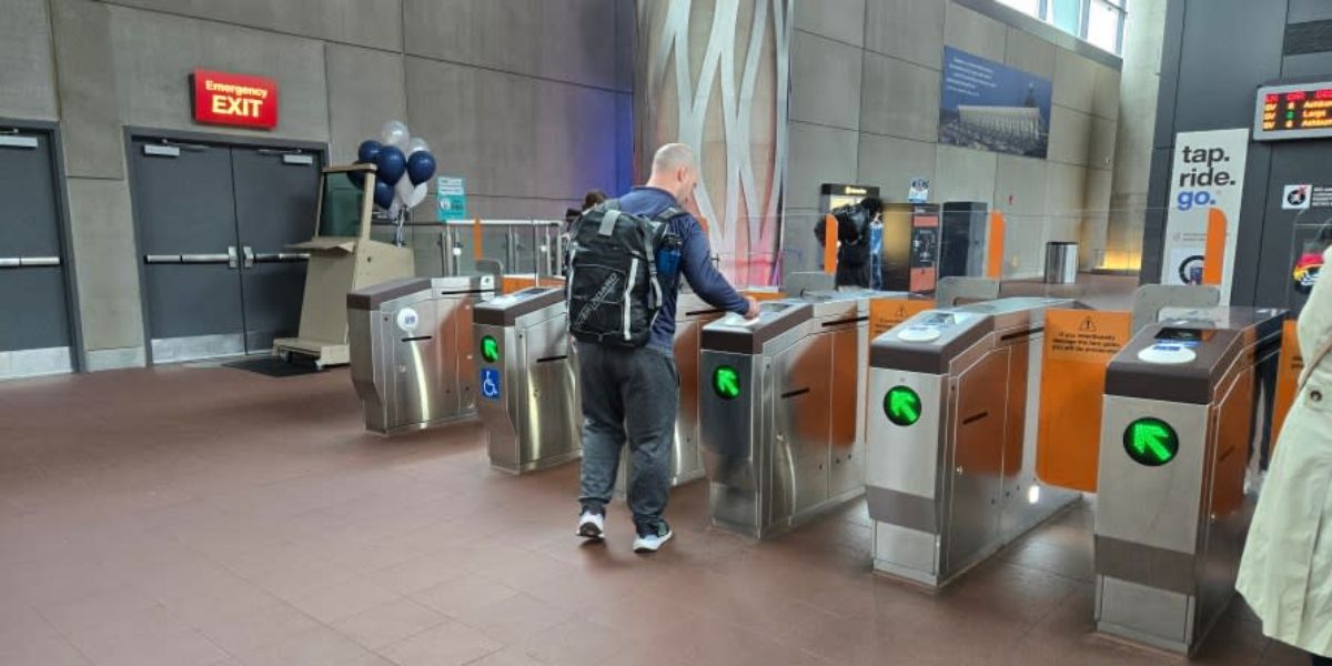 ‘Speeds Things Up’ Metro Introduces Contactless Payment at Fare Gates