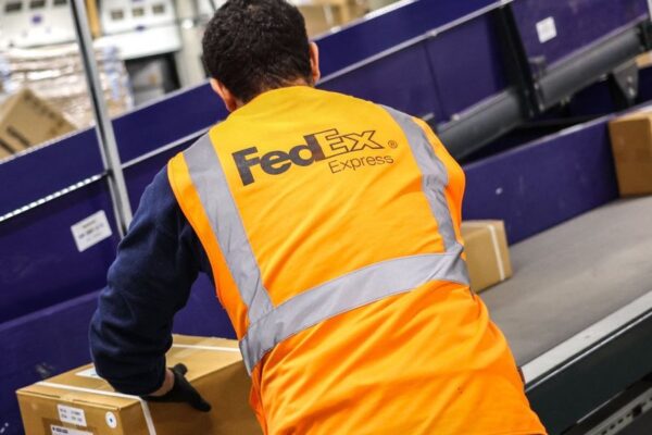 FedEx laying off hundreds in Fort Worth as contract shifts to new provider