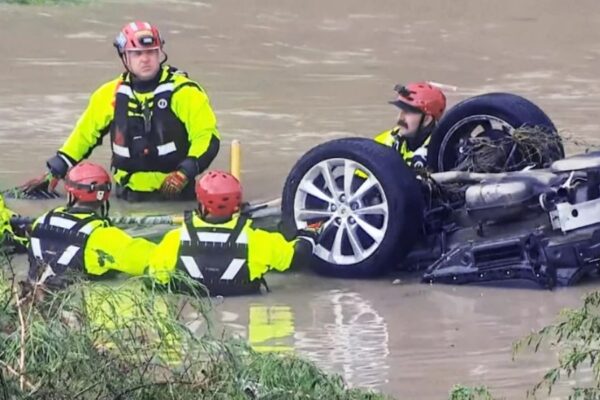Flash Floods in San Antonio Sweep Away 15 Vehicles, Kill 5, Leave 2 Missing
