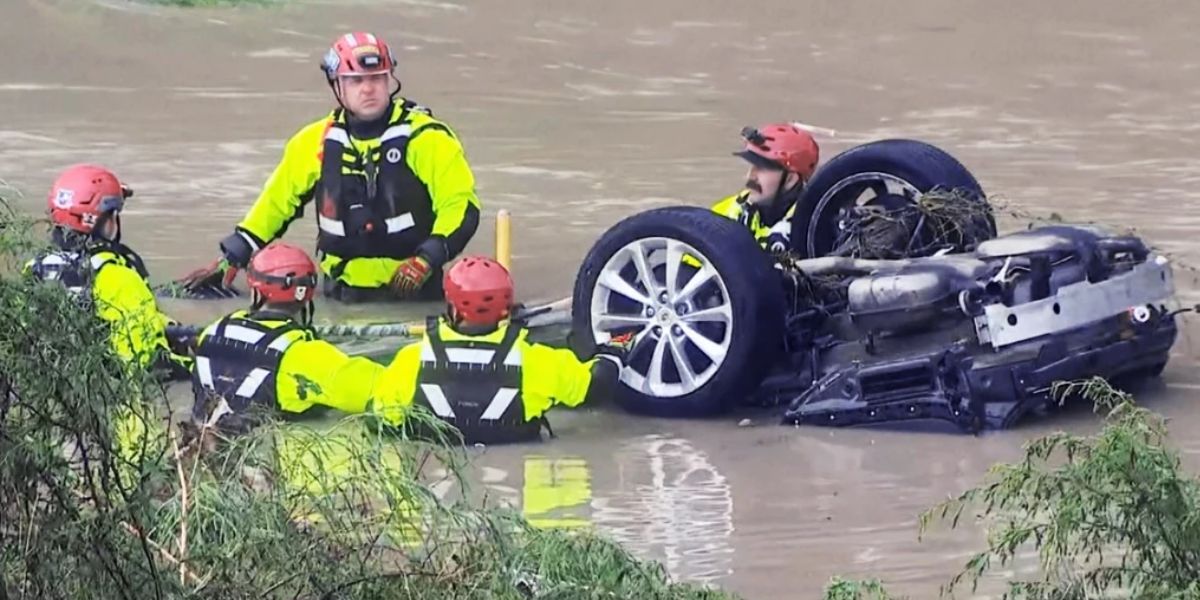 Flash Floods in San Antonio Sweep Away 15 Vehicles, Kill 5, Leave 2 Missing
