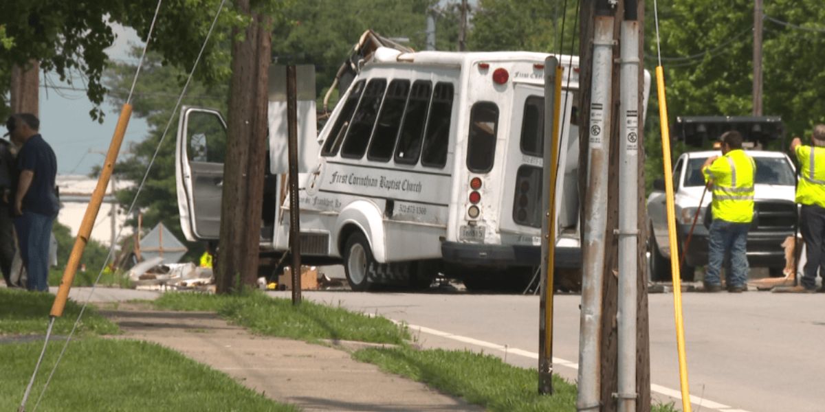 Frankfort Crash Leaves 2 Dead, 1 Injured After Van Hits Telephone Pole