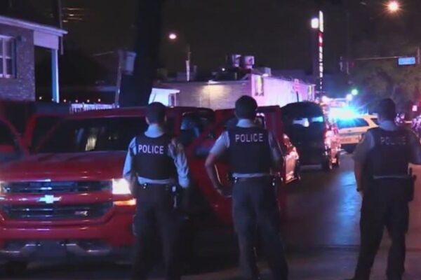 Man shot by Chicago police after allegedly hitting officer with truck while fleeing Man shot by Chicago police after allegedly hitting officer with truck while fleeing