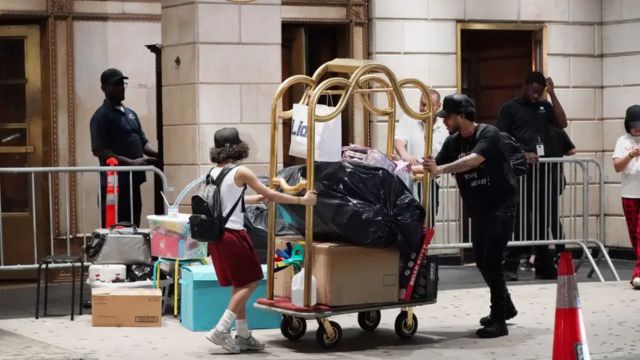 NYC Signs $1B No-Bid Shelter Contract to House 86,000 Migrants and Homeless
