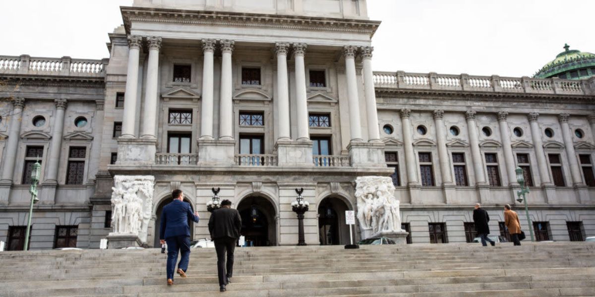 Pennsylvania Lawmakers Advance Legislation to Raise Minimum Wage