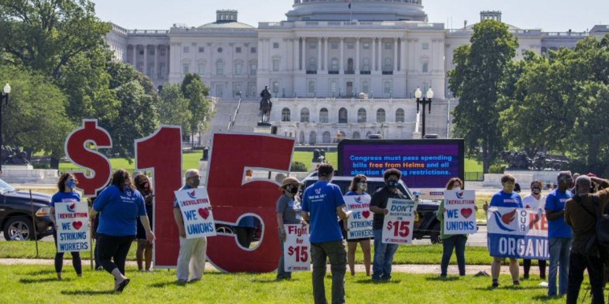 Senators Introduce Bill to Raise Federal Minimum Wage to $15 an Hour