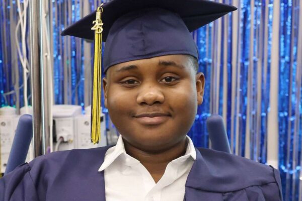 Teen Waiting for Heart Transplant Misses Graduation, Hospital Hosts Ceremony Teen Waiting for Heart Transplant Misses Graduation, Hospital Hosts Ceremony