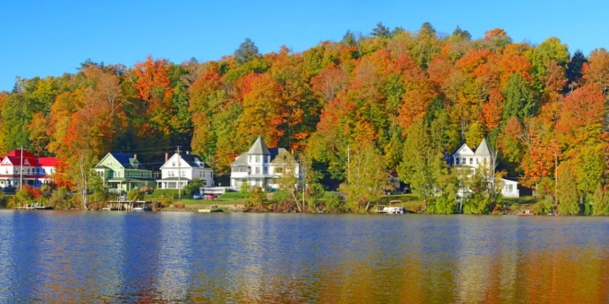 10 Picture-Perfect Lakeside Towns in New York You’ll Fall in Love With