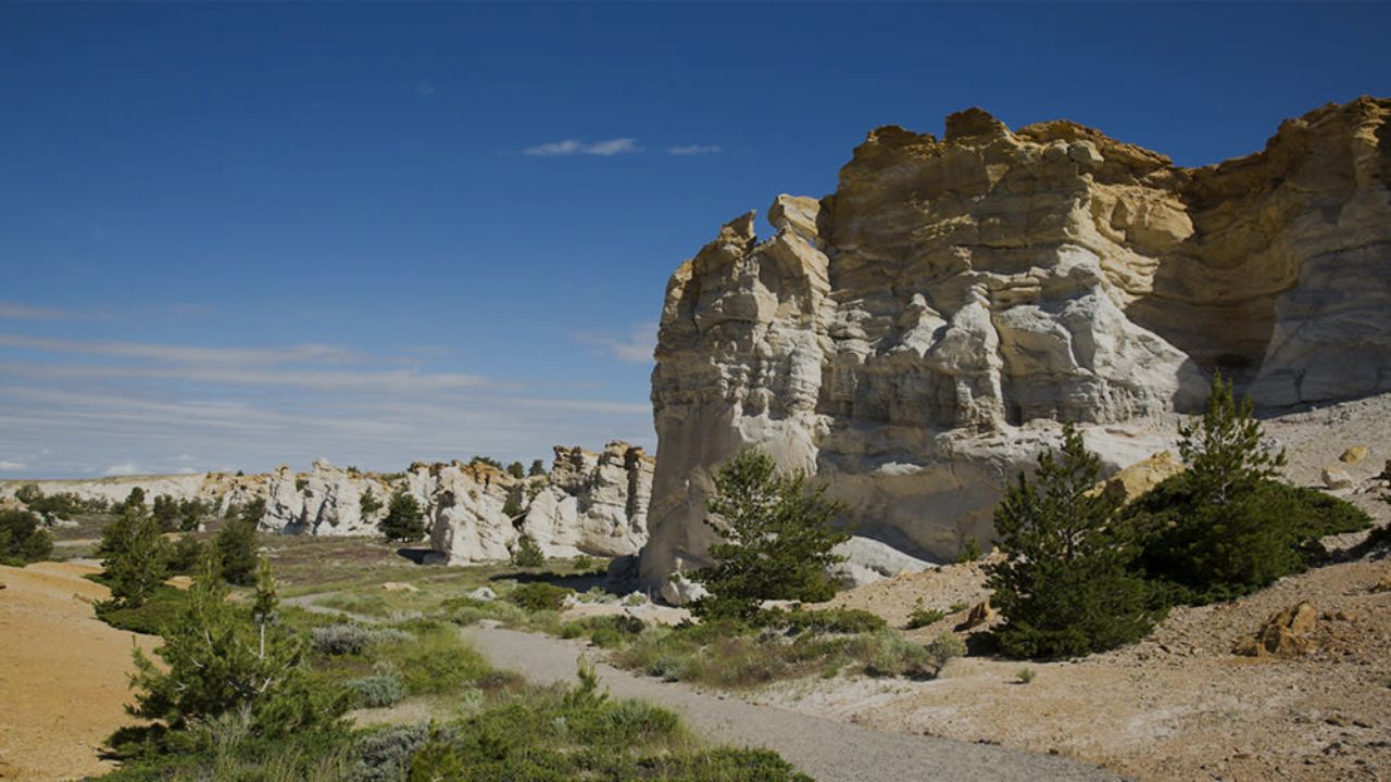 10 Stunning Rock Formations in Wyoming That Make Every Rough Trail Worth the Trip