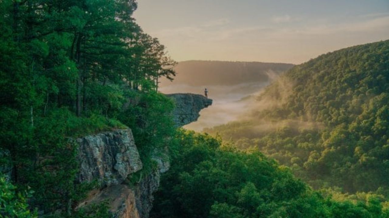 Hawksbill Crag in Arkansas Named One of America’s Most Dangerous Tourist Attractions