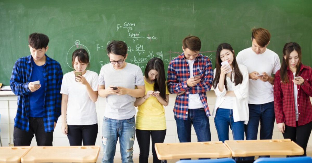 Local NJ School District Bans Cellphones, What Do Parents Think?